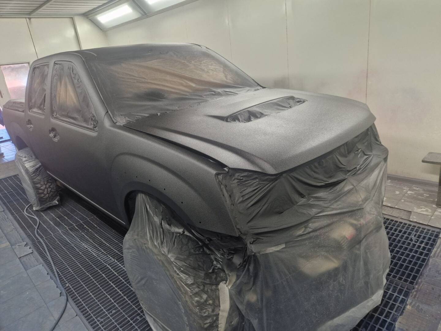 PROFIX Твърда защитна структурна боя 2К BODY GUARD 711мл - Image 3